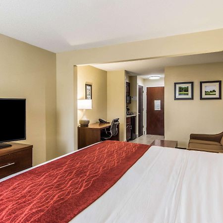Comfort Inn & Suites Greenwood Near University Buitenkant foto