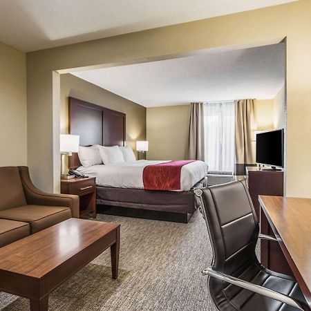 Comfort Inn & Suites Greenwood Near University Buitenkant foto