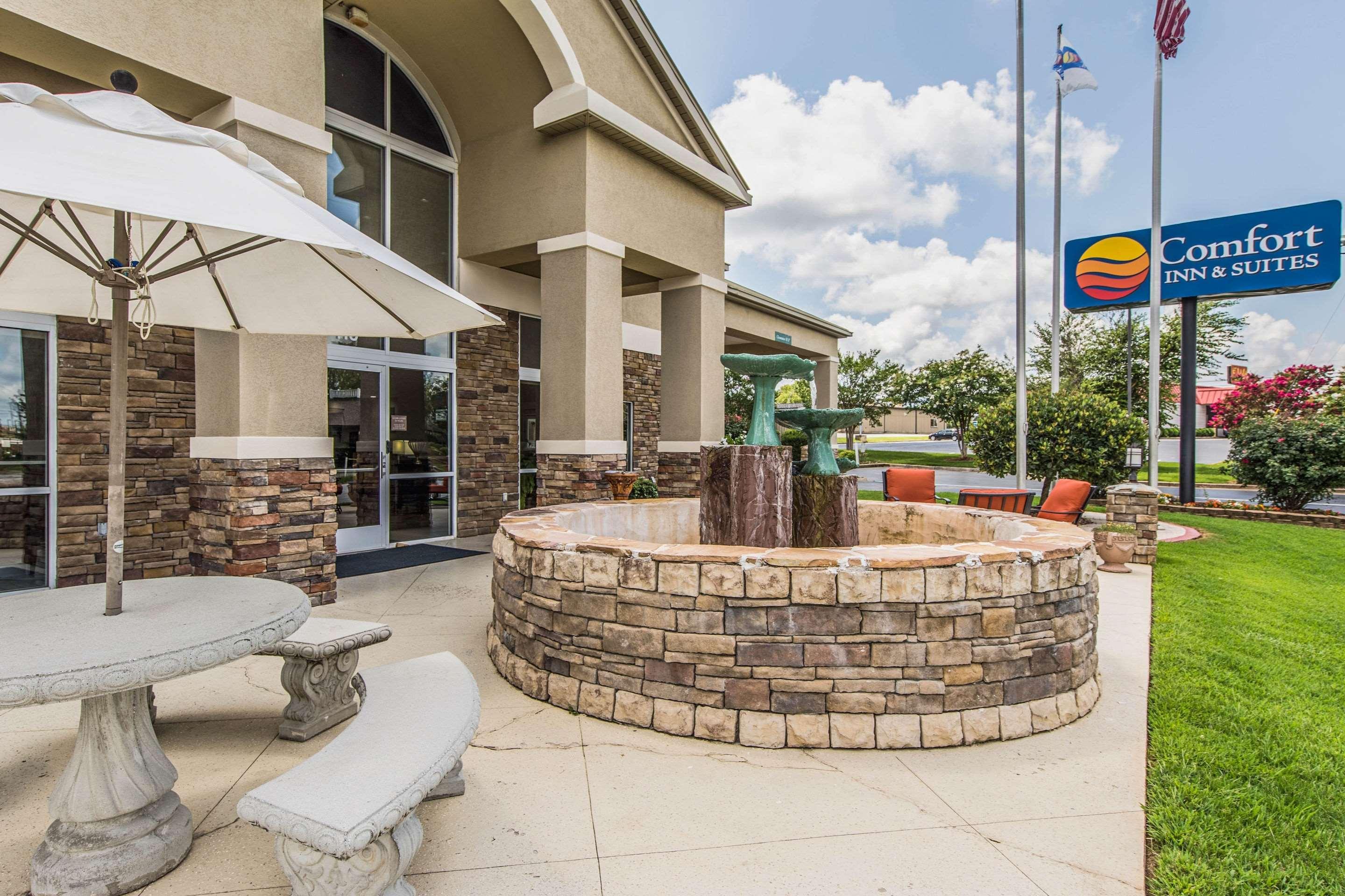 Comfort Inn & Suites Greenwood Near University Buitenkant foto