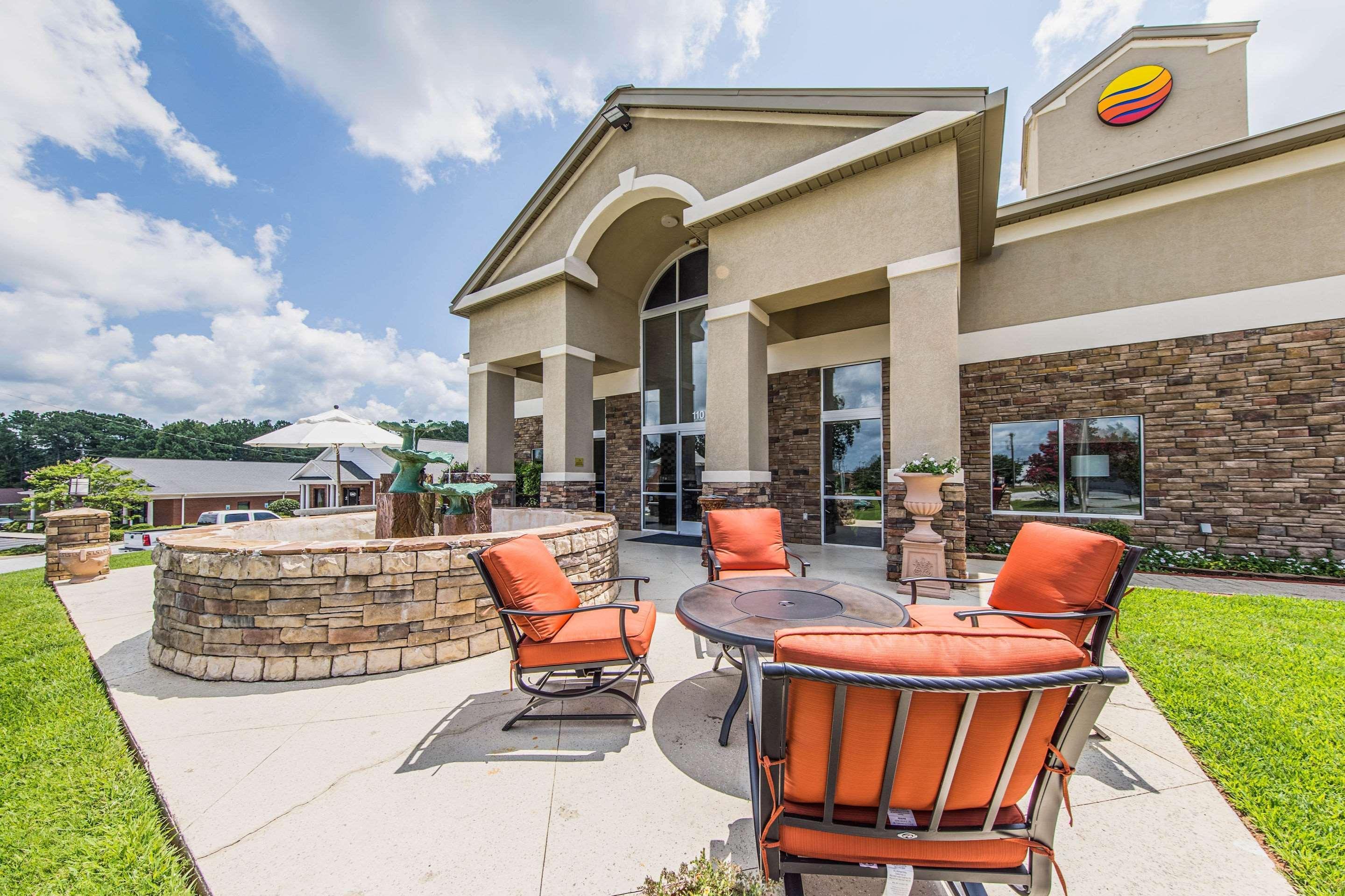 Comfort Inn & Suites Greenwood Near University Buitenkant foto