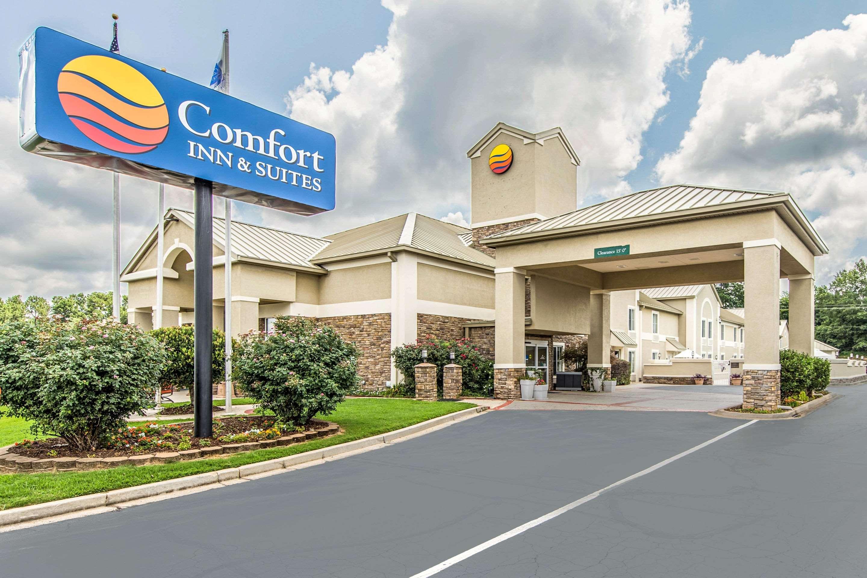 Comfort Inn & Suites Greenwood Near University Buitenkant foto