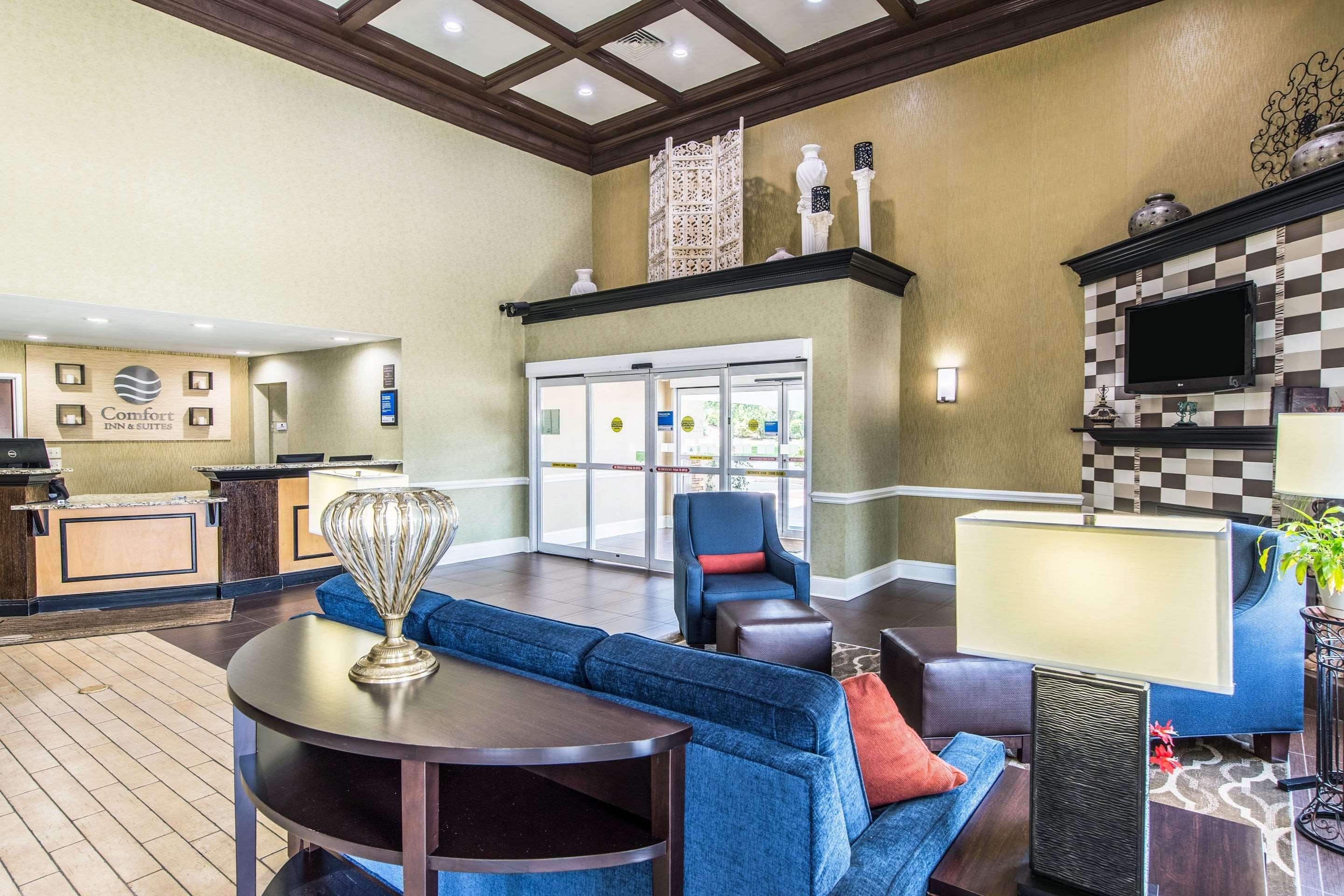 Comfort Inn & Suites Greenwood Near University Buitenkant foto