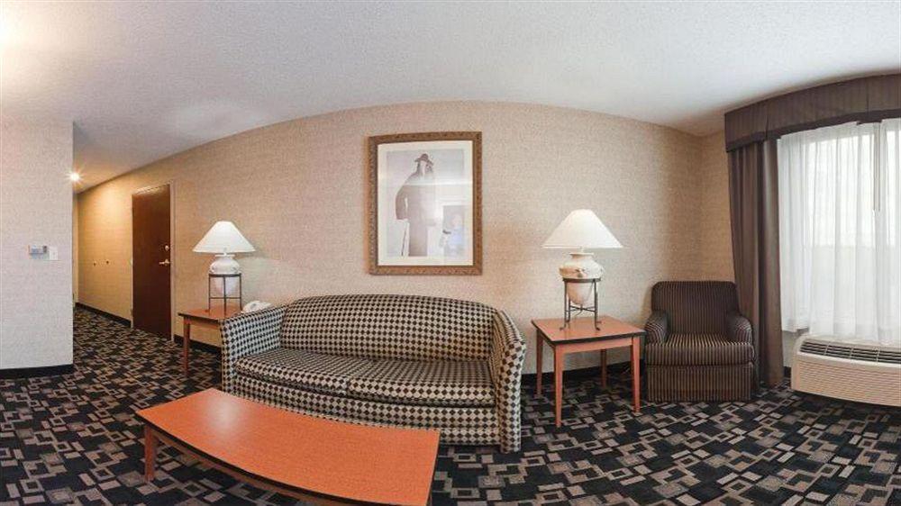 Comfort Inn & Suites Greenwood Near University Buitenkant foto