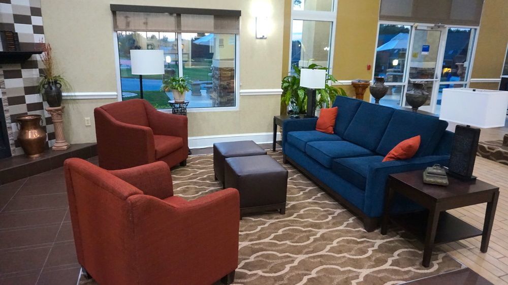 Comfort Inn & Suites Greenwood Near University Buitenkant foto