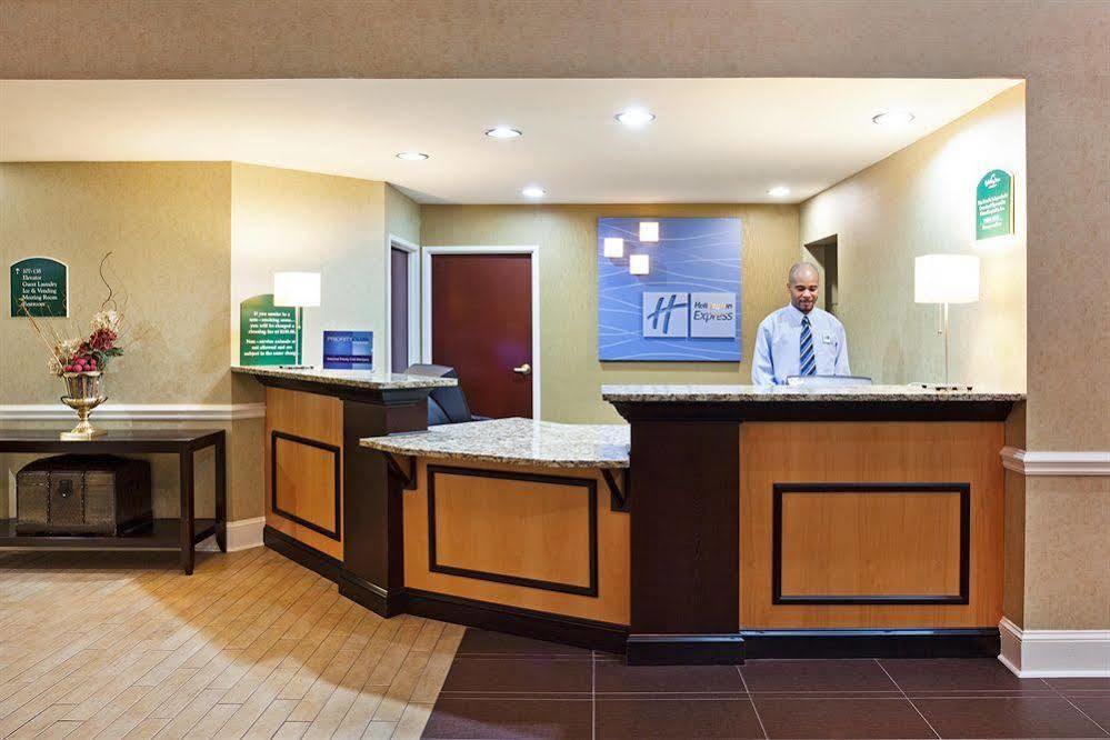 Comfort Inn & Suites Greenwood Near University Buitenkant foto