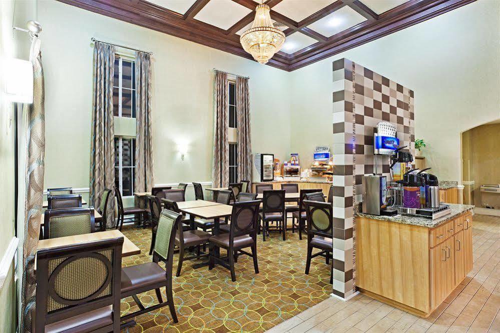 Comfort Inn & Suites Greenwood Near University Buitenkant foto