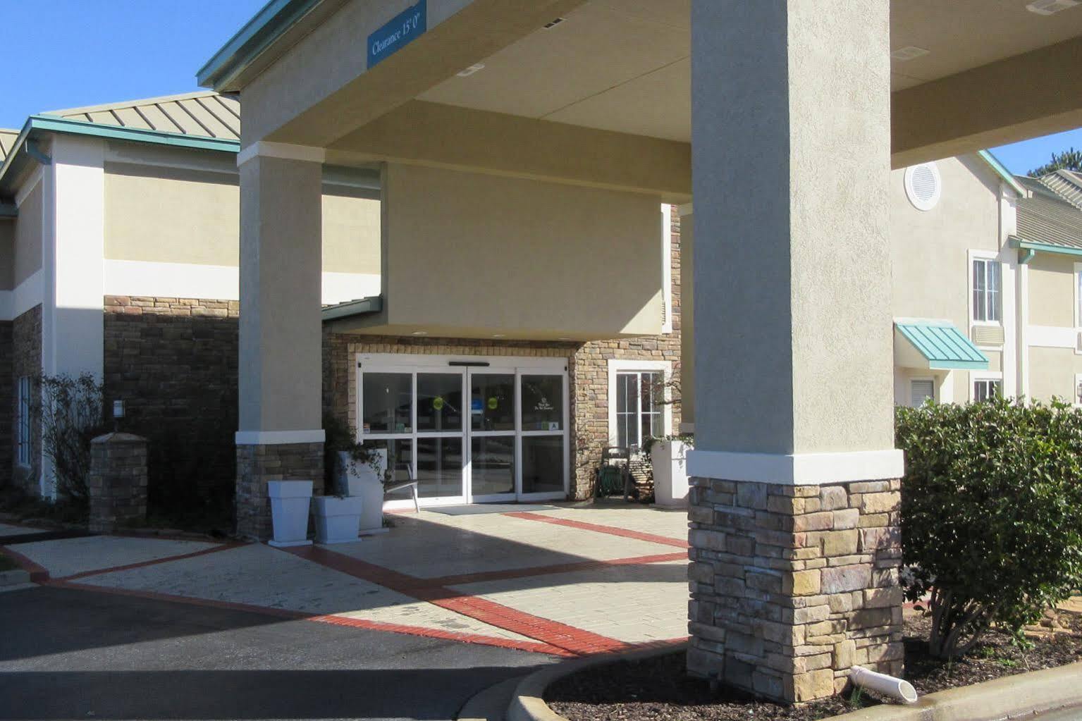 Comfort Inn & Suites Greenwood Near University Buitenkant foto