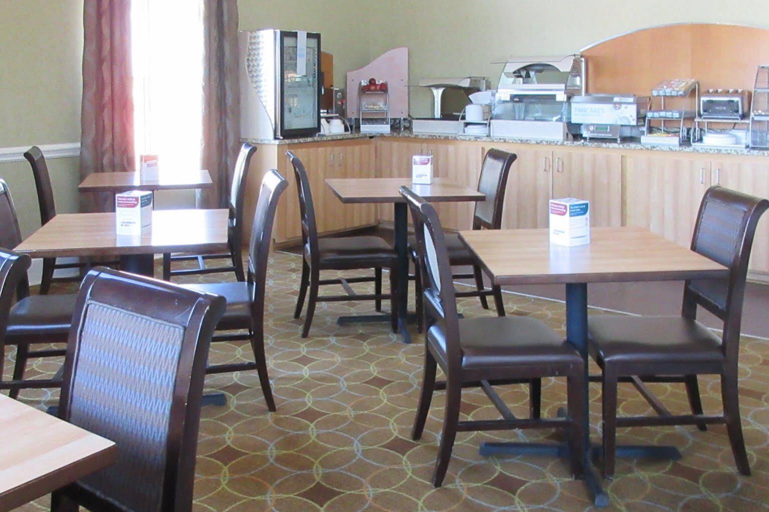Comfort Inn & Suites Greenwood Near University Buitenkant foto