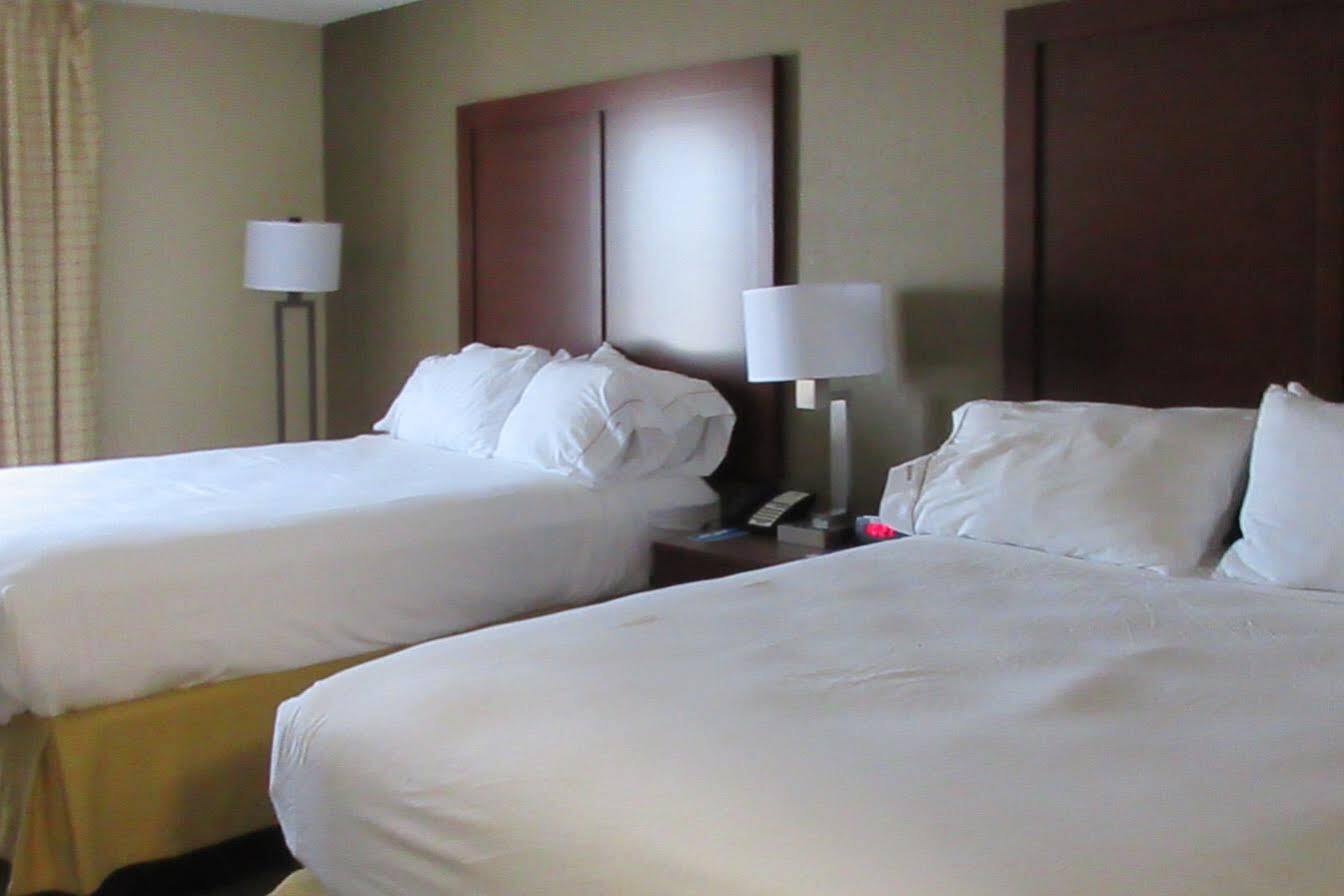 Comfort Inn & Suites Greenwood Near University Buitenkant foto